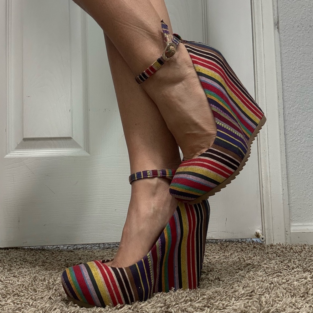 ANDREA Multicolor Striped Wedges
